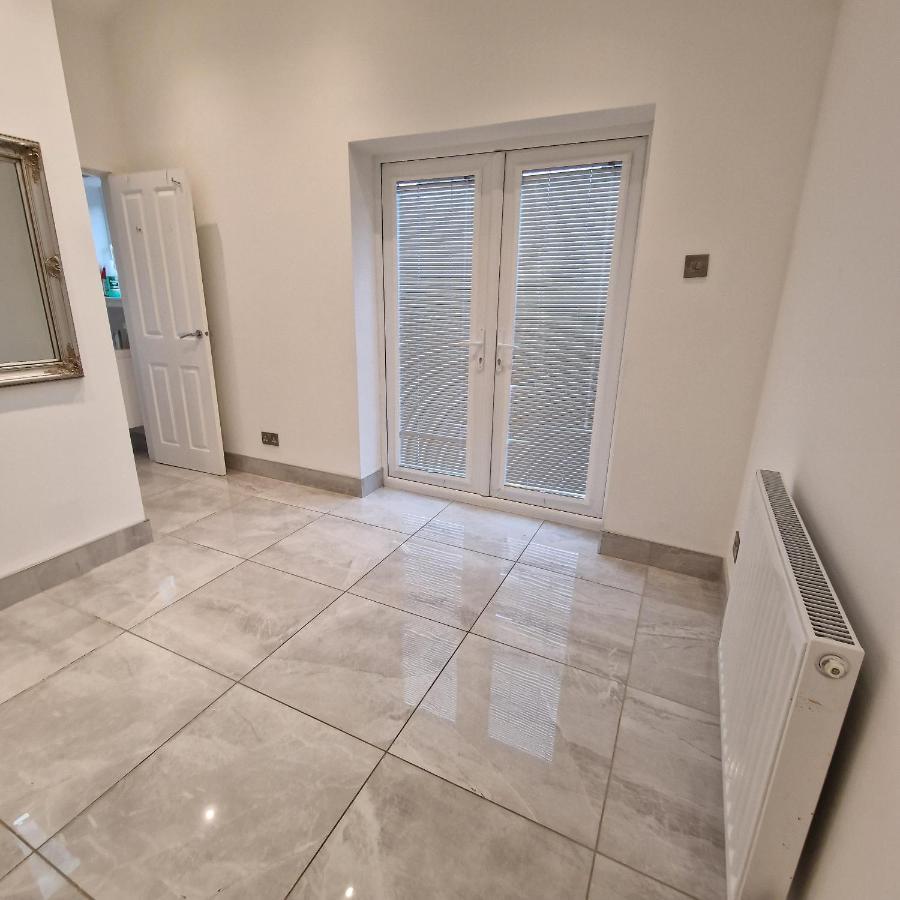 Delightful & Spacious Guest House In Farnworth Near Bolton Hospital 외부 사진